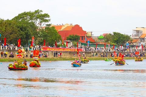Thị xã Ninh Hòa chuẩn bị tổ chức Lễ hội Thuyền hoa và Đua thuyền trên sông Dinh