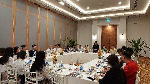 칸호아(Khanh Hoa) 관광청의 깜라인 (Cam Ranh) 반도 관광 지역의 리조트와 관광 진흥을 논의하기 위한 회의