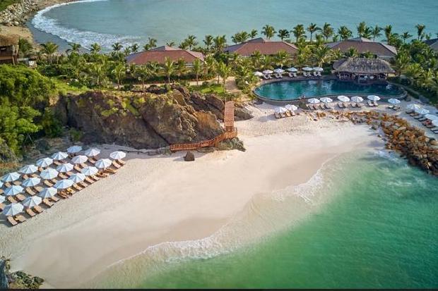 월드 럭셔리 호텔 어워드(World Luxury Hotel Awards)가 세계에서 가장 럭셔리한 프라이빗 해변을 갖춘 리조트 부문에서 수상하는 아미아나 리조트